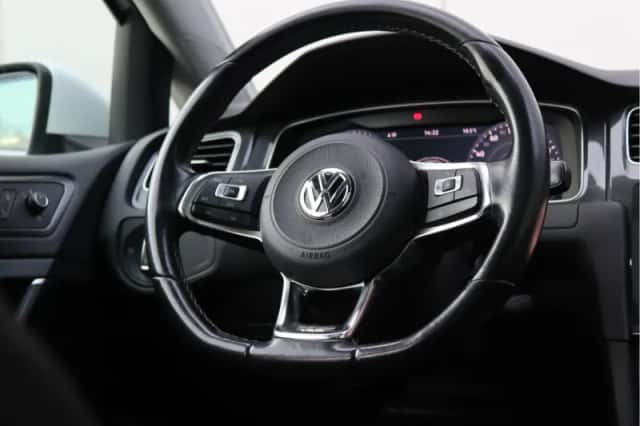 Volkswagen Golf (2017) thumbnail 23