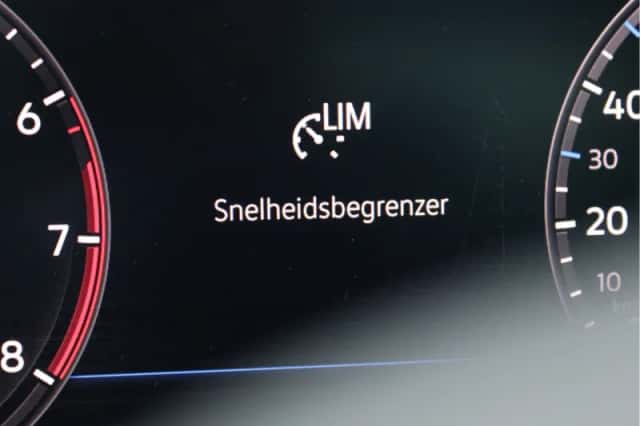 Volkswagen Golf (2017) thumbnail 43
