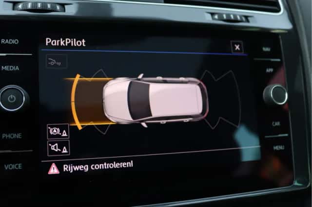 Volkswagen Golf (2017) thumbnail 51