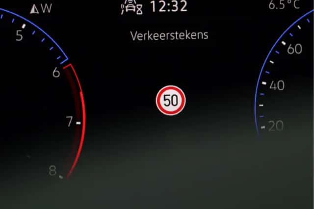 Volkswagen Touran (2018) thumbnail 45
