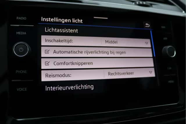 Volkswagen Touran (2018) thumbnail 54