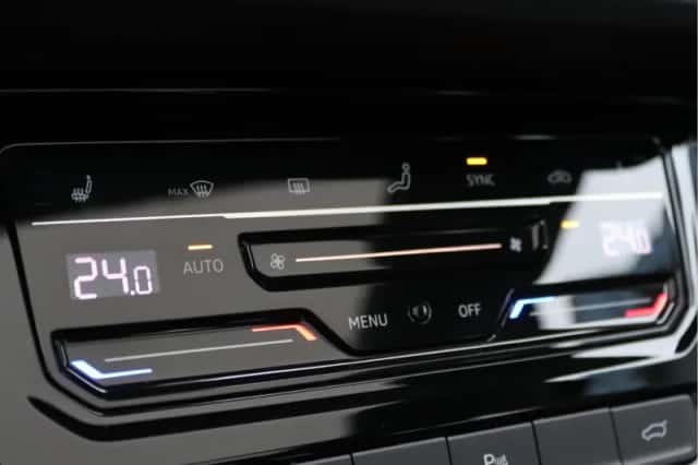 Volkswagen Touran (2018) thumbnail 60