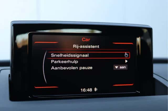Audi Q3 (2018) thumbnail 36