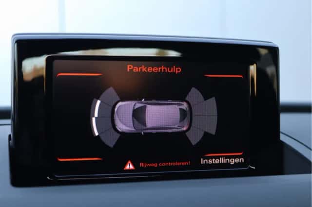 Audi Q3 (2018) thumbnail 38