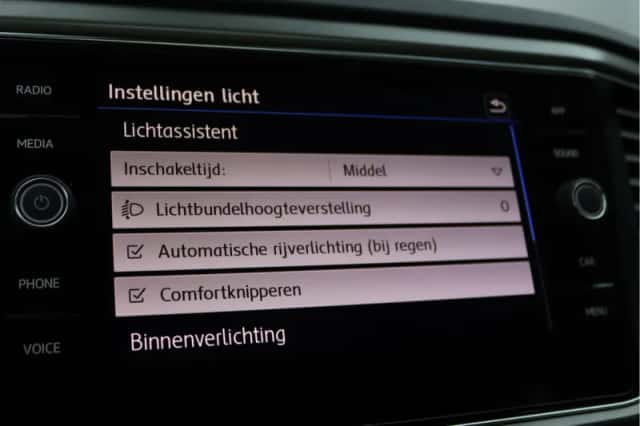 Volkswagen T-Roc (2018) thumbnail 38