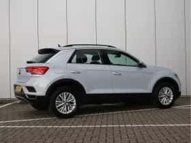 Volkswagen T-Roc (2018) thumbnail 5