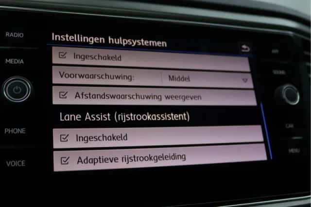 Volkswagen T-Roc (2018) thumbnail 41