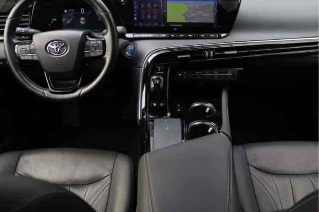 Toyota Mirai (2021) thumbnail 3