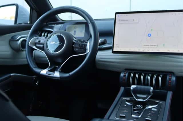 BYD Atto 3 (2022) thumbnail 24