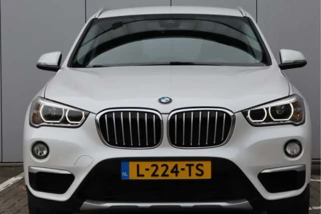 BMW X1 (2018) thumbnail 6