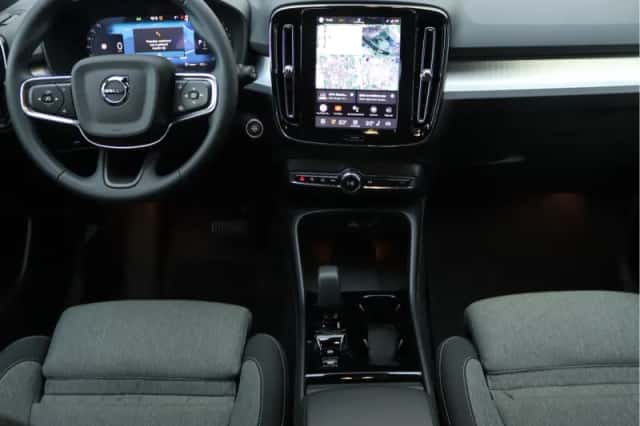 Volvo XC40 (2022) thumbnail 3