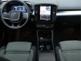 Volvo XC40 (2022) thumbnail 3