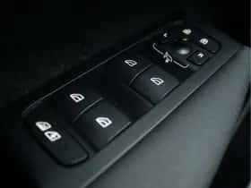Volvo XC40 (2022) thumbnail 32