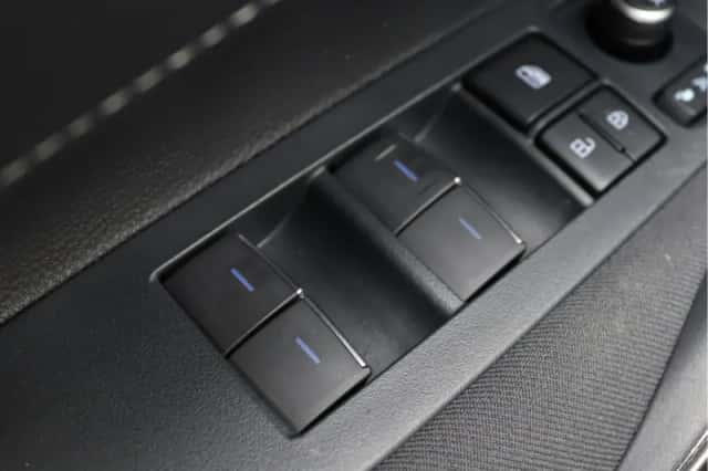 Suzuki Swace (2021) thumbnail 25