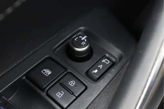 Suzuki Swace (2021) thumbnail 26