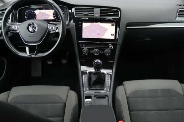 Volkswagen Golf (2017) thumbnail 3