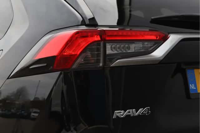 Toyota RAV4 (2019) thumbnail 17