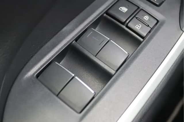 Toyota RAV4 (2019) thumbnail 32