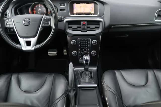 Volvo V40 (2018) thumbnail 3