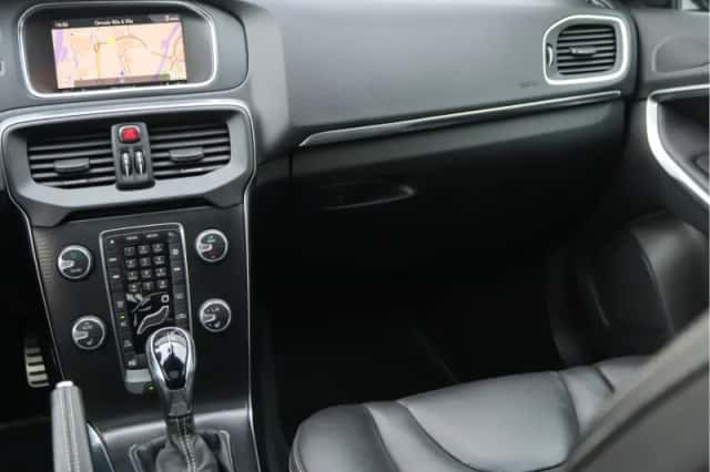 Volvo V40 (2018) thumbnail 23