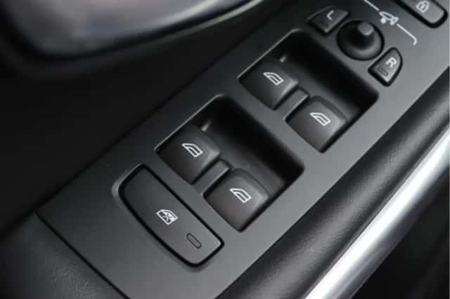 Volvo V40 (2018) thumbnail 32