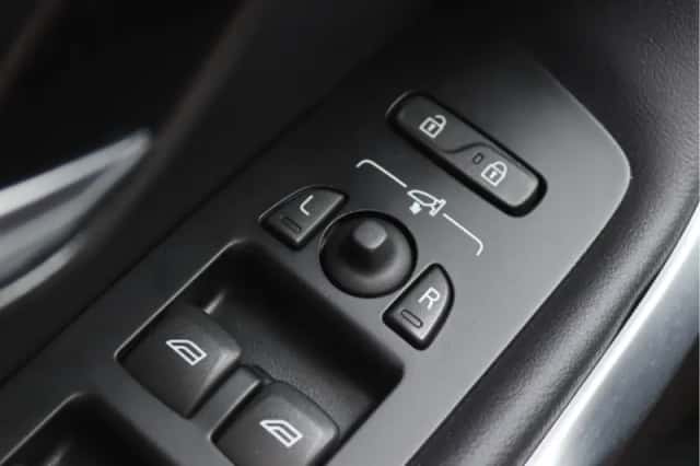 Volvo V40 (2018) thumbnail 33