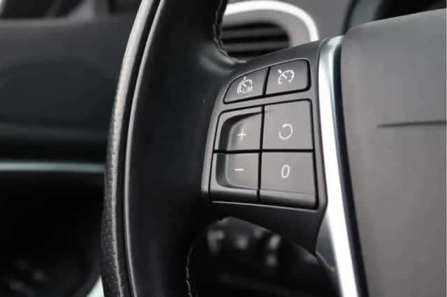 Volvo V40 (2018) thumbnail 37
