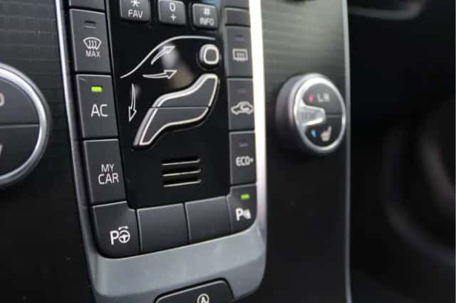 Volvo V40 (2018) thumbnail 57