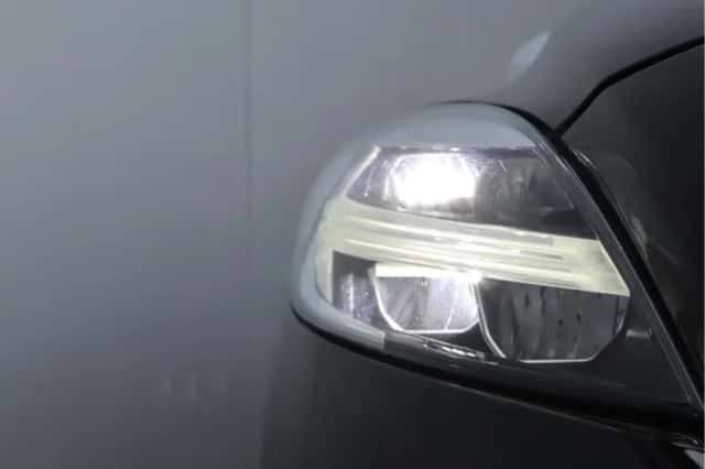 Volvo V40 (2018) thumbnail 8