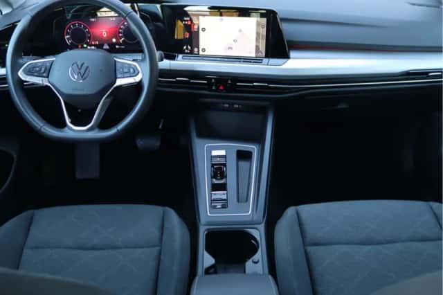 Volkswagen Golf (2021) thumbnail 3