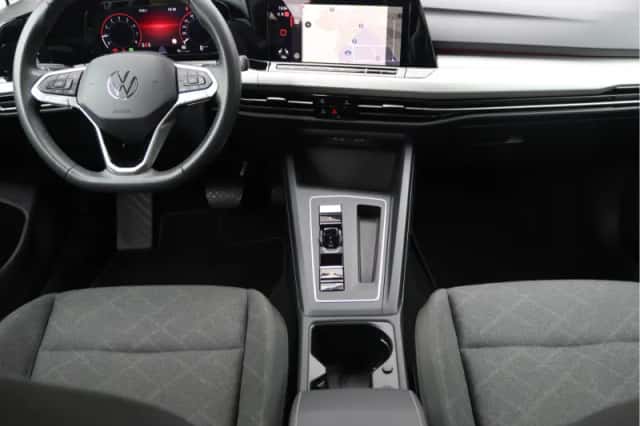 Volkswagen Golf (2021) thumbnail 3