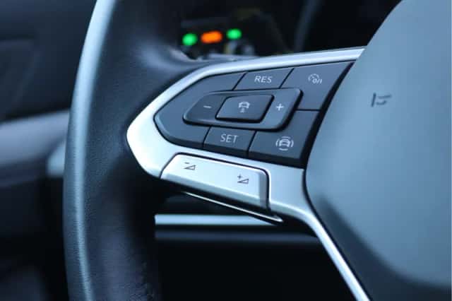 Volkswagen Golf (2021) thumbnail 30