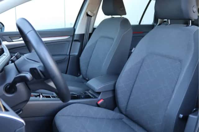 Volkswagen Golf (2021) thumbnail 4