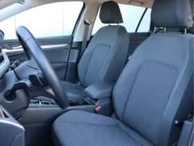 Volkswagen Golf (2021) thumbnail 4