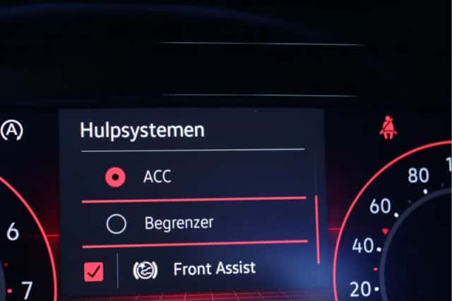 Volkswagen Golf (2021) thumbnail 37
