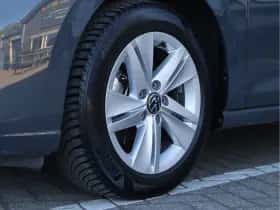 Volkswagen Golf (2021) thumbnail 10