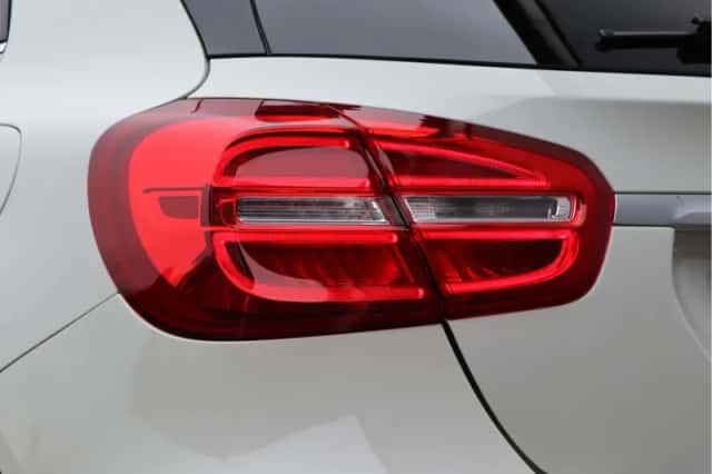 Mercedes-Benz GLA (2015) thumbnail 14