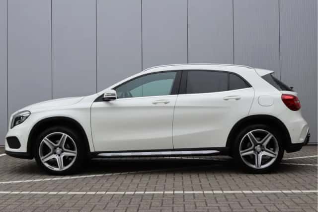 Mercedes-Benz GLA (2015) thumbnail 16