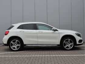 Mercedes-Benz GLA (2015) thumbnail 17
