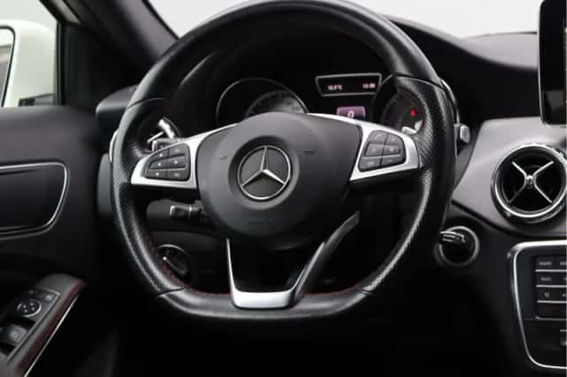 Mercedes-Benz GLA (2015) thumbnail 19