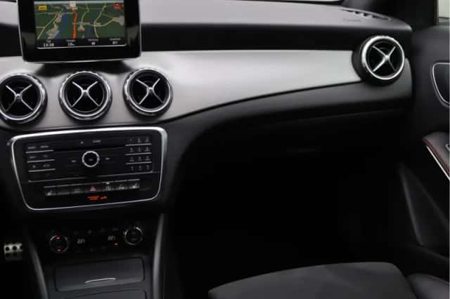 Mercedes-Benz GLA (2015) thumbnail 20