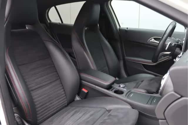 Mercedes-Benz GLA (2015) thumbnail 21