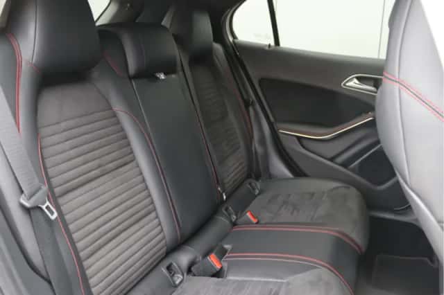 Mercedes-Benz GLA (2015) thumbnail 22