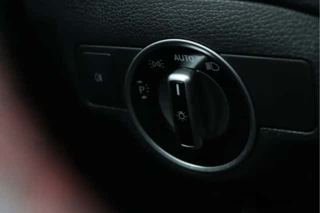 Mercedes-Benz GLA (2015) thumbnail 27