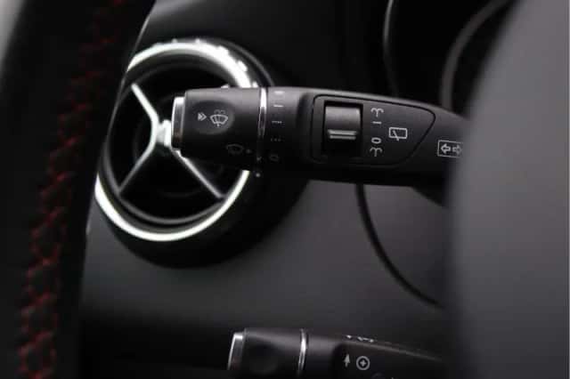 Mercedes-Benz GLA (2015) thumbnail 28