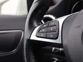 Mercedes-Benz GLA (2015) thumbnail 33