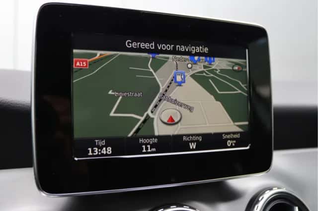 Mercedes-Benz GLA (2015) thumbnail 36