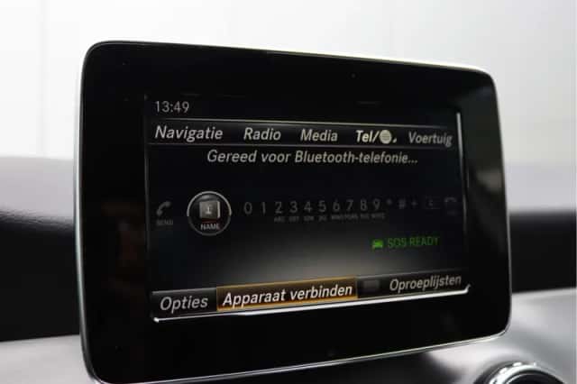 Mercedes-Benz GLA (2015) thumbnail 39