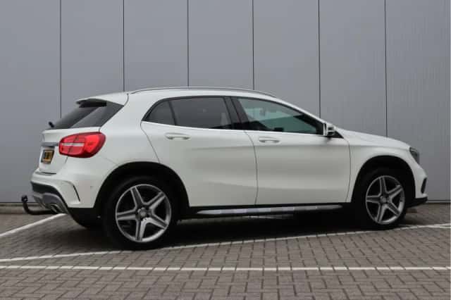 Mercedes-Benz GLA (2015) thumbnail 5