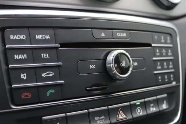 Mercedes-Benz GLA (2015) thumbnail 41